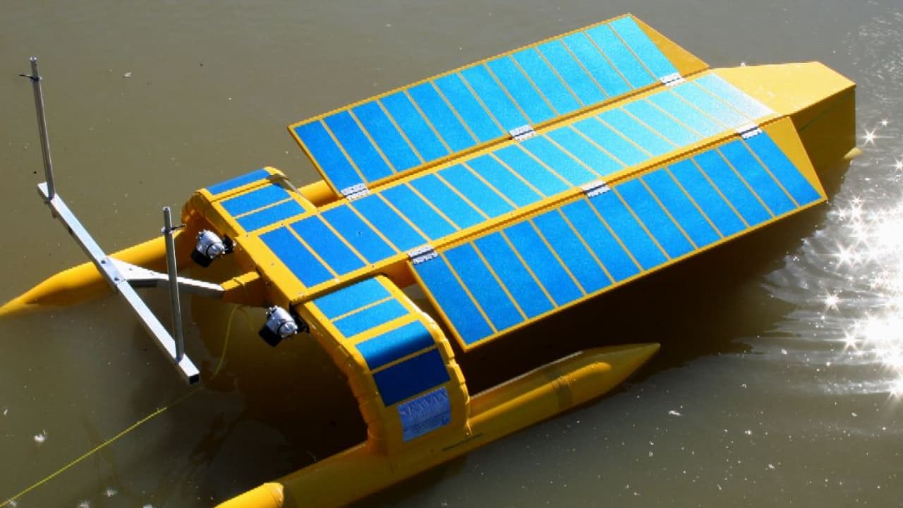 solar-powered-lake-cleaner